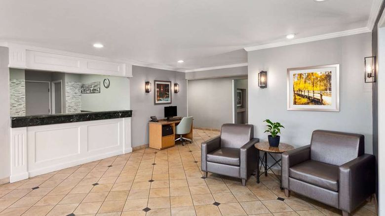 <b>La Quinta Inn Cleveland Independence Lobby</b>. Images powered by <a href="https://iceportal.shijigroup.com/" title="IcePortal" target="_blank">IcePortal</a>.