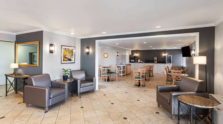 <b>La Quinta Inn Cleveland Independence Lobby</b>. Images powered by <a href="https://iceportal.shijigroup.com/" title="IcePortal" target="_blank">IcePortal</a>.