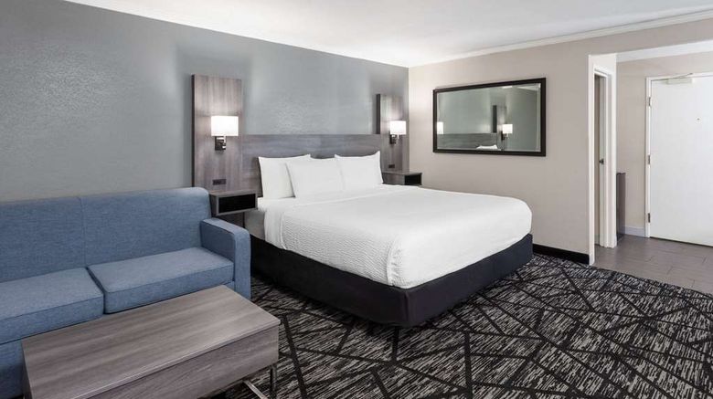 <b>La Quinta Inn Cleveland Independence Room</b>. Images powered by <a href="https://iceportal.shijigroup.com/" title="IcePortal" target="_blank">IcePortal</a>.