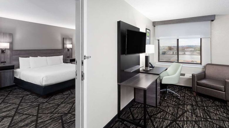 <b>La Quinta Inn Cleveland Independence Suite</b>. Images powered by <a href="https://iceportal.shijigroup.com/" title="IcePortal" target="_blank">IcePortal</a>.
