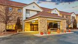 <b>La Quinta Inn Milwaukee/Delafield Exterior</b>. Images powered by <a href="https://iceportal.shijigroup.com/" title="IcePortal" target="_blank">IcePortal</a>.