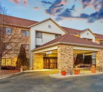La Quinta Inn Milwaukee/Delafield Exterior