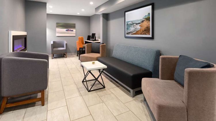 La Quinta Inn Sheboygan Lobby