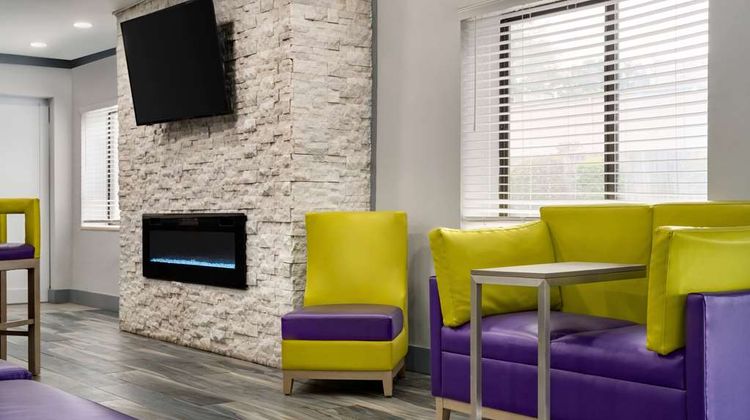 La Quinta Inn by Wyndham Birmingham - In Lobby