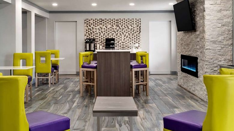 <b>La Quinta Inn by Wyndham Birmingham - In Lobby</b>. Images powered by <a href="https://iceportal.shijigroup.com/" title="IcePortal" target="_blank">IcePortal</a>.