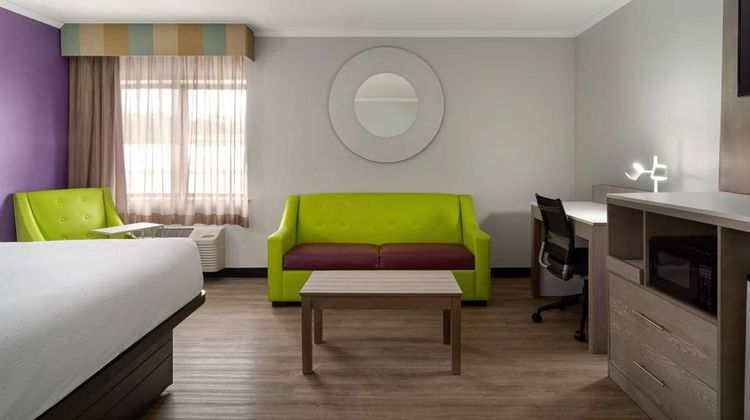 La Quinta Inn by Wyndham Birmingham - In Room