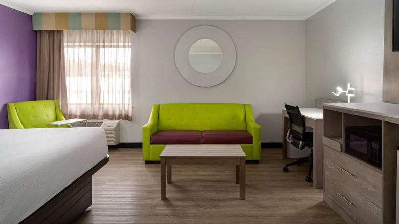 <b>La Quinta Inn by Wyndham Birmingham - In Room</b>. Images powered by <a href="https://iceportal.shijigroup.com/" title="IcePortal" target="_blank">IcePortal</a>.