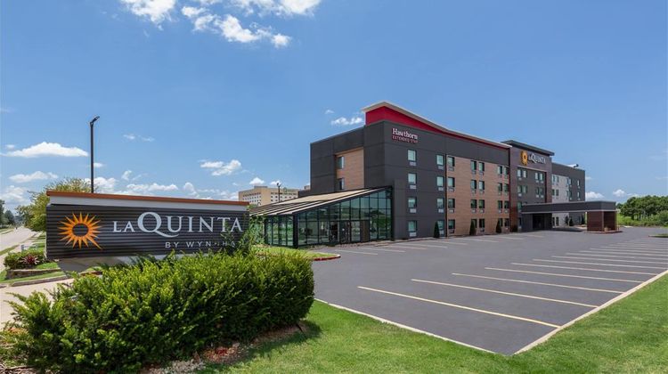 La Quinta Inn & Suites Springdale Exterior