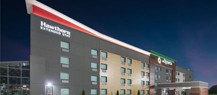 La Quinta Inn & Suites Springdale Exterior