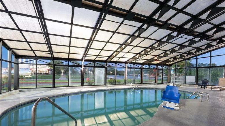 <b>La Quinta Inn & Suites Springdale Pool</b>. Images powered by <a href="https://iceportal.shijigroup.com/" title="IcePortal" target="_blank">IcePortal</a>.