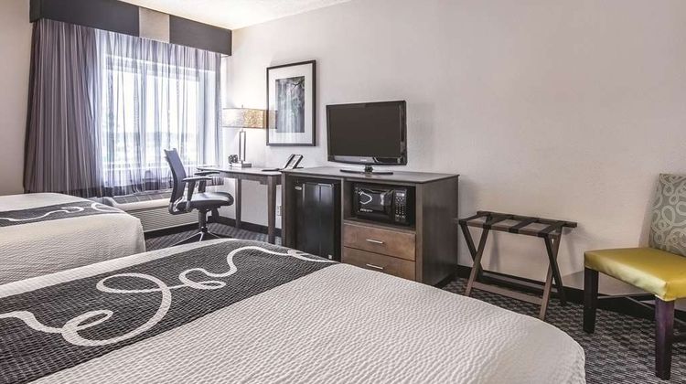 La Quinta Inn Hartford Bradley Airport Room