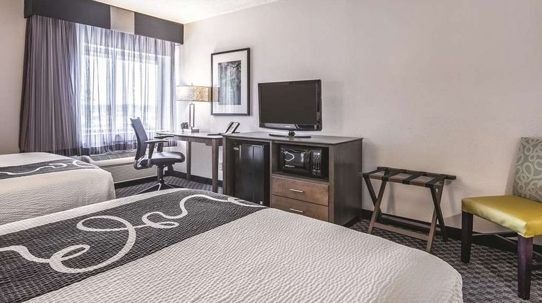 <b>La Quinta Inn Hartford Bradley Airport Room</b>. Images powered by <a href="https://iceportal.shijigroup.com/" title="IcePortal" target="_blank">IcePortal</a>.
