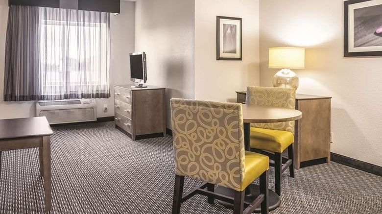 <b>La Quinta Inn Hartford Bradley Airport Suite</b>. Images powered by <a href="https://iceportal.shijigroup.com/" title="IcePortal" target="_blank">IcePortal</a>.