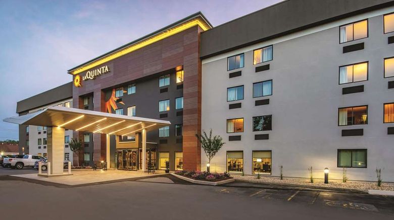 <b>La Quinta Inn Hartford Bradley Airport Exterior</b>. Images powered by <a href="https://iceportal.shijigroup.com/" title="IcePortal" target="_blank">IcePortal</a>.