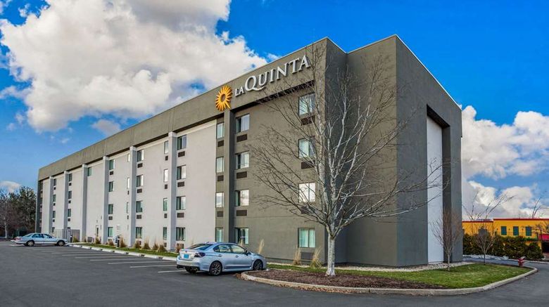 <b>La Quinta Inn Hartford Bradley Airport Exterior</b>. Images powered by <a href="https://iceportal.shijigroup.com/" title="IcePortal" target="_blank">IcePortal</a>.