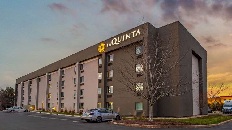 La Quinta Inn Hartford Bradley Airport Exterior