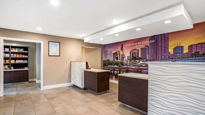 <b>La Quinta Inn Hartford Bradley Airport Lobby</b>. Images powered by <a href="https://iceportal.shijigroup.com/" title="IcePortal" target="_blank">IcePortal</a>.