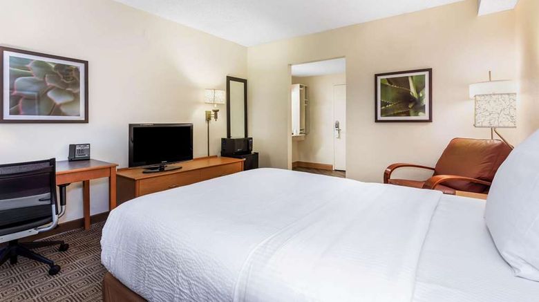 <b>Baymont by Wyndham Orlando South Room</b>. Images powered by <a href="https://iceportal.shijigroup.com/" title="IcePortal" target="_blank">IcePortal</a>.