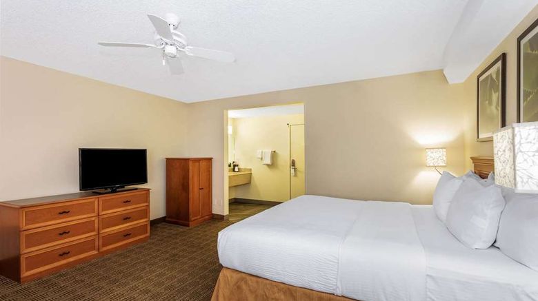 <b>Baymont by Wyndham Orlando South Suite</b>. Images powered by <a href="https://iceportal.shijigroup.com/" title="IcePortal" target="_blank">IcePortal</a>.