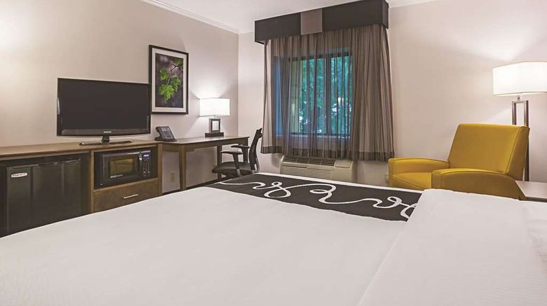 <b>La Quinta Inn Atlanta/Lenox-Buckhead Room</b>. Images powered by <a href="https://iceportal.shijigroup.com/" title="IcePortal" target="_blank">IcePortal</a>.