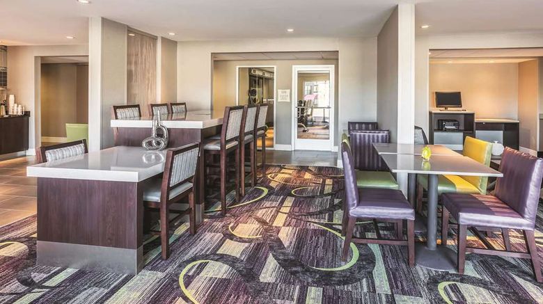 <b>La Quinta Inn Atlanta/Lenox-Buckhead Lobby</b>. Images powered by <a href="https://iceportal.shijigroup.com/" title="IcePortal" target="_blank">IcePortal</a>.