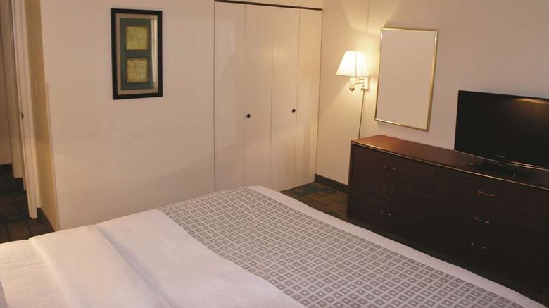 <b>La Quinta Inn Des Moines/West-Clive Suite</b>. Images powered by <a href="https://iceportal.shijigroup.com/" title="IcePortal" target="_blank">IcePortal</a>.