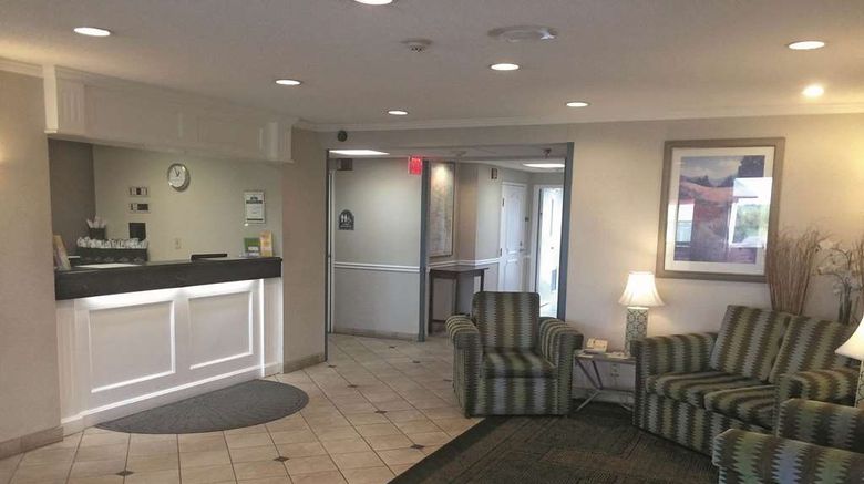 <b>La Quinta Inn & Suites Chicago Gurnee Lobby</b>. Images powered by <a href="https://iceportal.shijigroup.com/" title="IcePortal" target="_blank">IcePortal</a>.