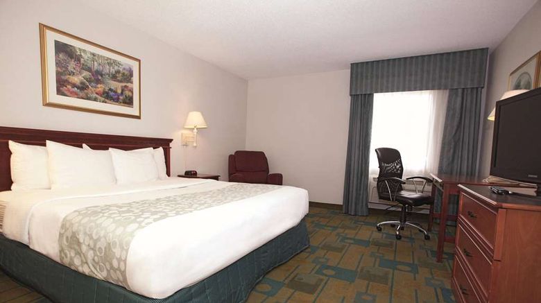 <b>La Quinta Inn & Suites Chicago Gurnee Room</b>. Images powered by <a href="https://iceportal.shijigroup.com/" title="IcePortal" target="_blank">IcePortal</a>.