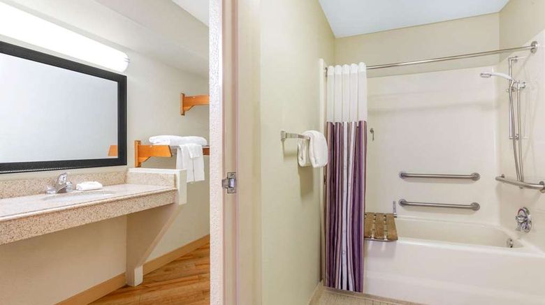 <b>La Quinta Inn Chicago/Tinley Park Room</b>. Images powered by <a href="https://iceportal.shijigroup.com/" title="IcePortal" target="_blank">IcePortal</a>.
