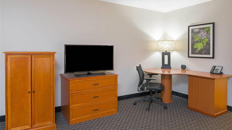 La Quinta Inn/Suites Baton Rouge Siegen Suite