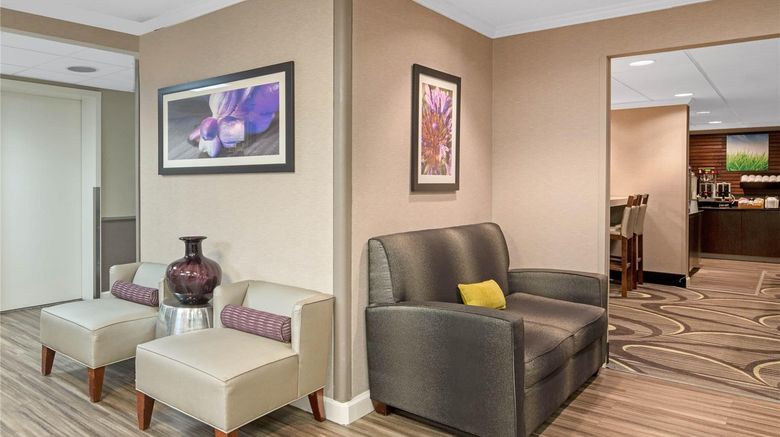 <b>La Quinta Inn/Suites Baton Rouge Siegen Lobby</b>. Images powered by <a href="https://iceportal.shijigroup.com/" title="IcePortal" target="_blank">IcePortal</a>.
