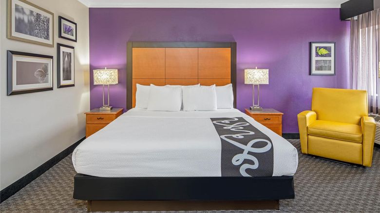 <b>La Quinta Inn/Suites Baton Rouge Siegen Suite</b>. Images powered by <a href="https://iceportal.shijigroup.com/" title="IcePortal" target="_blank">IcePortal</a>.
