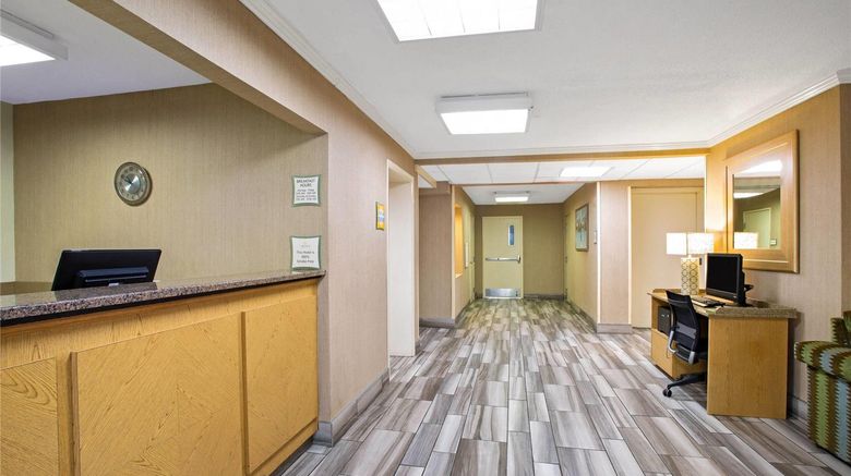 <b>La Quinta Inn Auburn Worcester Lobby</b>. Images powered by <a href="https://iceportal.shijigroup.com/" title="IcePortal" target="_blank">IcePortal</a>.
