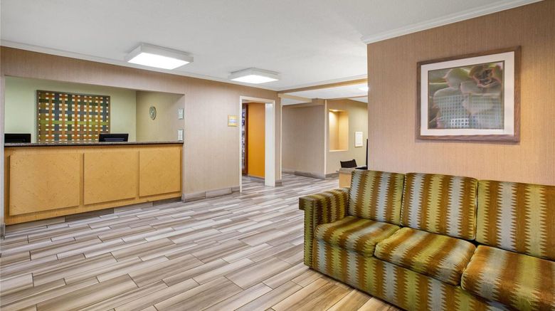 <b>La Quinta Inn Auburn Worcester Lobby</b>. Images powered by <a href="https://iceportal.shijigroup.com/" title="IcePortal" target="_blank">IcePortal</a>.