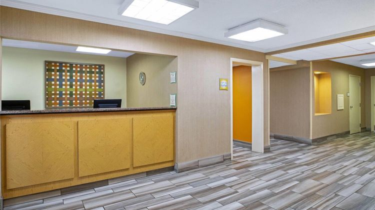 La Quinta Inn Auburn Worcester Lobby