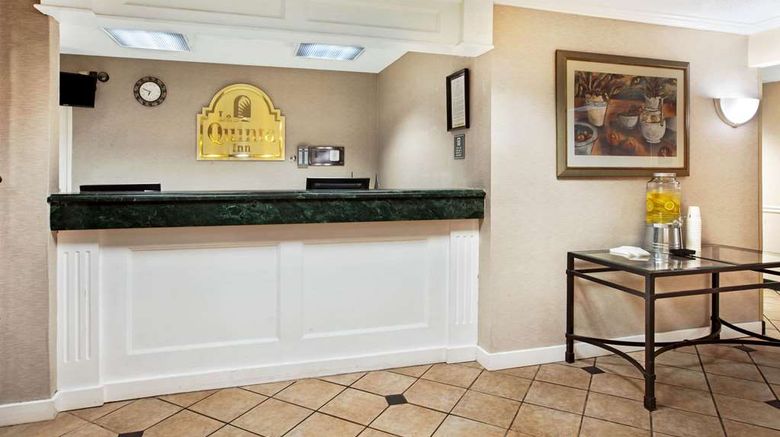 <b>La Quinta Inn Detroit Canton Lobby</b>. Images powered by <a href="https://iceportal.shijigroup.com/" title="IcePortal" target="_blank">IcePortal</a>.