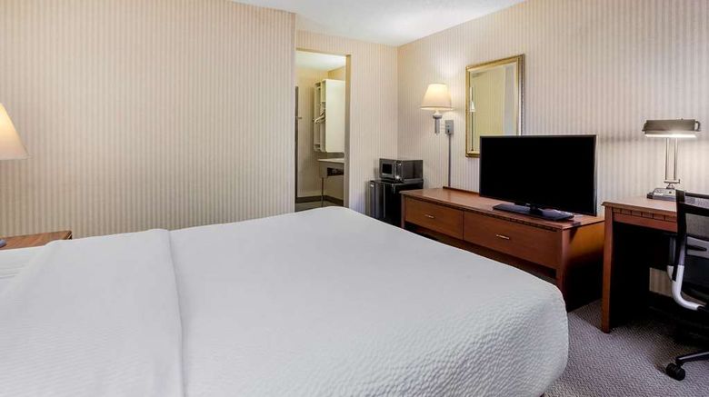 <b>La Quinta Inn Detroit Southgate Room</b>. Images powered by <a href="https://iceportal.shijigroup.com/" title="IcePortal" target="_blank">IcePortal</a>.