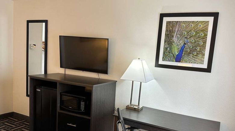 <b>La Quinta Inn Cincinnati North Health</b>. Images powered by <a href="https://iceportal.shijigroup.com/" title="IcePortal" target="_blank">IcePortal</a>.