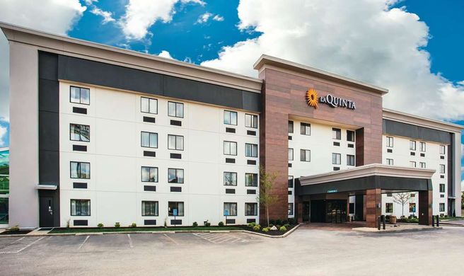 La Quinta Inn & Suites Cincinnati NE Exterior