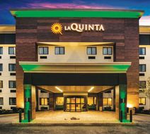 La Quinta Inn & Suites Cincinnati NE Exterior