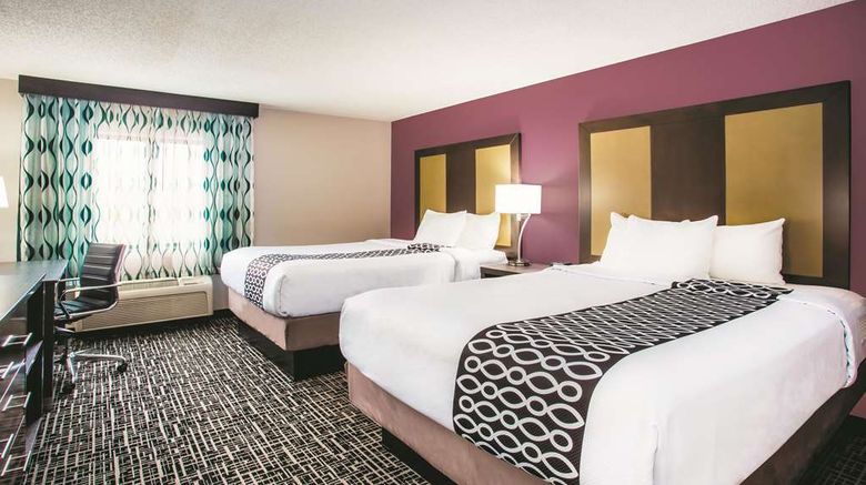 <b>La Quinta Inn & Suites Cincinnati NE Room</b>. Images powered by <a href="https://iceportal.shijigroup.com/" title="IcePortal" target="_blank">IcePortal</a>.
