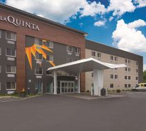 La Quinta Inn Cleveland Airport North Exterior