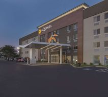 La Quinta Inn Cleveland Airport North Exterior