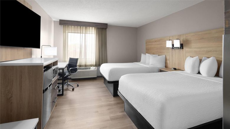 <b>La Quinta Inn & Suites Mansfield Room</b>. Images powered by <a href="https://iceportal.shijigroup.com/" title="IcePortal" target="_blank">IcePortal</a>.