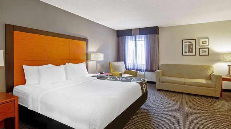 La Quinta Inn Harrisburg Airport Hershey Suite