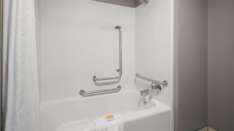<b>La Quinta Inn Milwaukee Arpt/Oak Creek Room</b>. Images powered by <a href="https://iceportal.shijigroup.com/" title="IcePortal" target="_blank">IcePortal</a>.