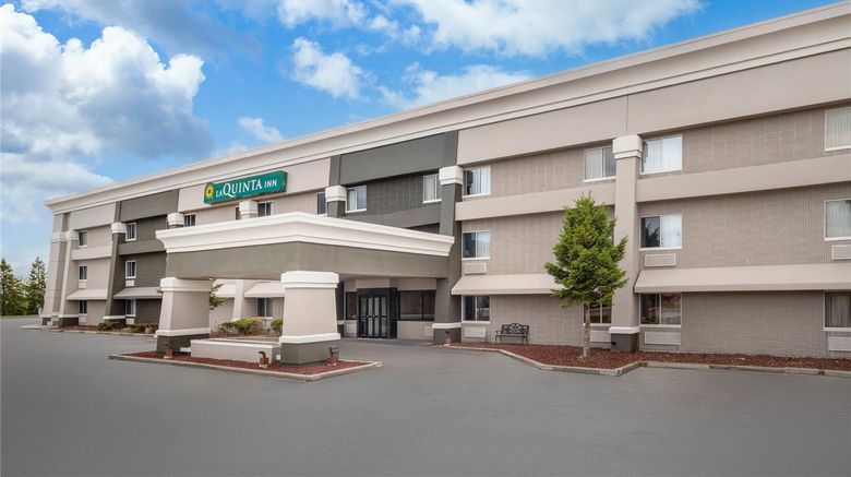 <b>La Quinta Inn Milwaukee Arpt/Oak Creek Exterior</b>. Images powered by <a href="https://iceportal.shijigroup.com/" title="IcePortal" target="_blank">IcePortal</a>.