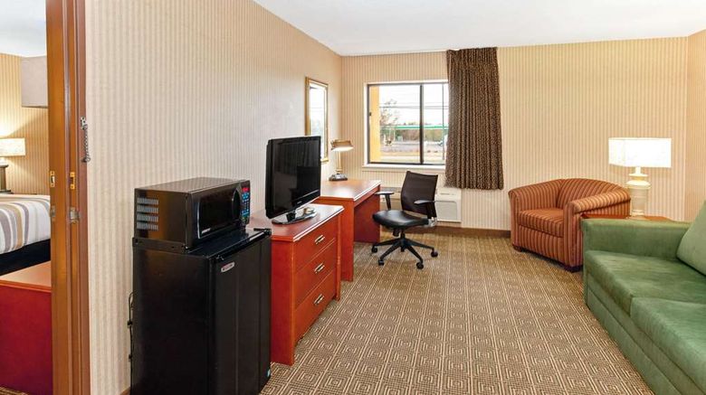 <b>La Quinta Inn & Suites Stevens Point Suite</b>. Images powered by <a href="https://iceportal.shijigroup.com/" title="IcePortal" target="_blank">IcePortal</a>.