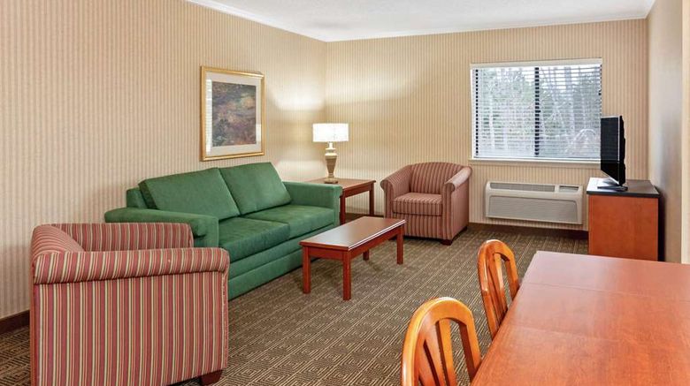 <b>La Quinta Inn & Suites Stevens Point Suite</b>. Images powered by <a href="https://iceportal.shijigroup.com/" title="IcePortal" target="_blank">IcePortal</a>.