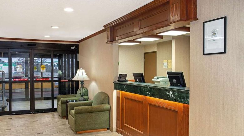 <b>La Quinta Inn & Suites Stevens Point Lobby</b>. Images powered by <a href="https://iceportal.shijigroup.com/" title="IcePortal" target="_blank">IcePortal</a>.